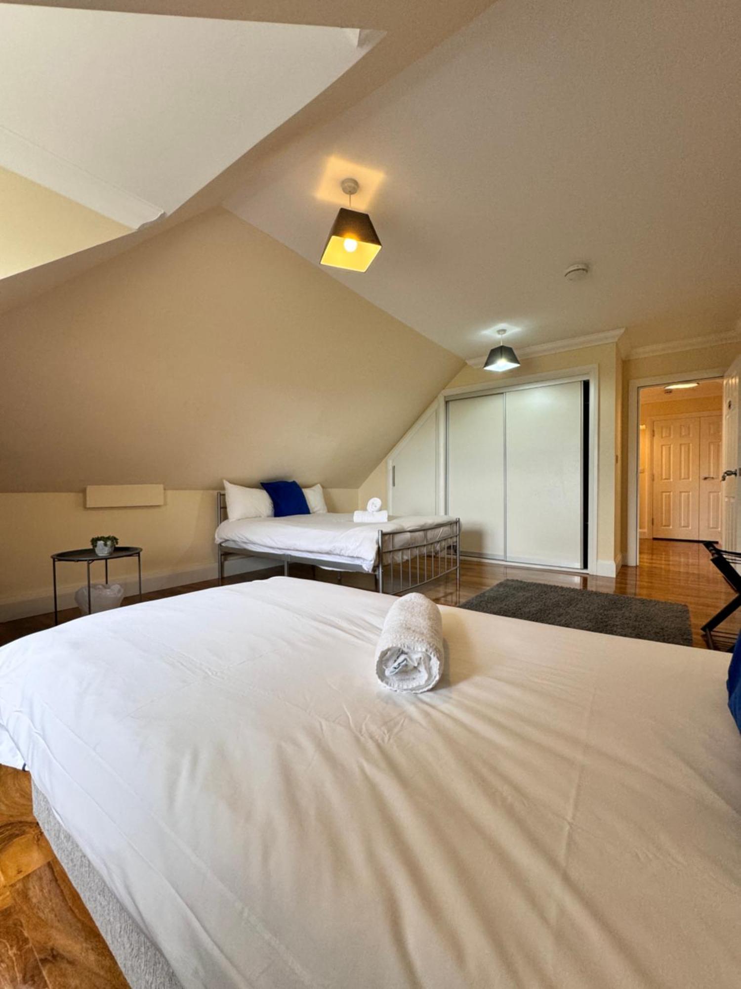 Relaxing Airport Rooms Stanwell Exteriör bild