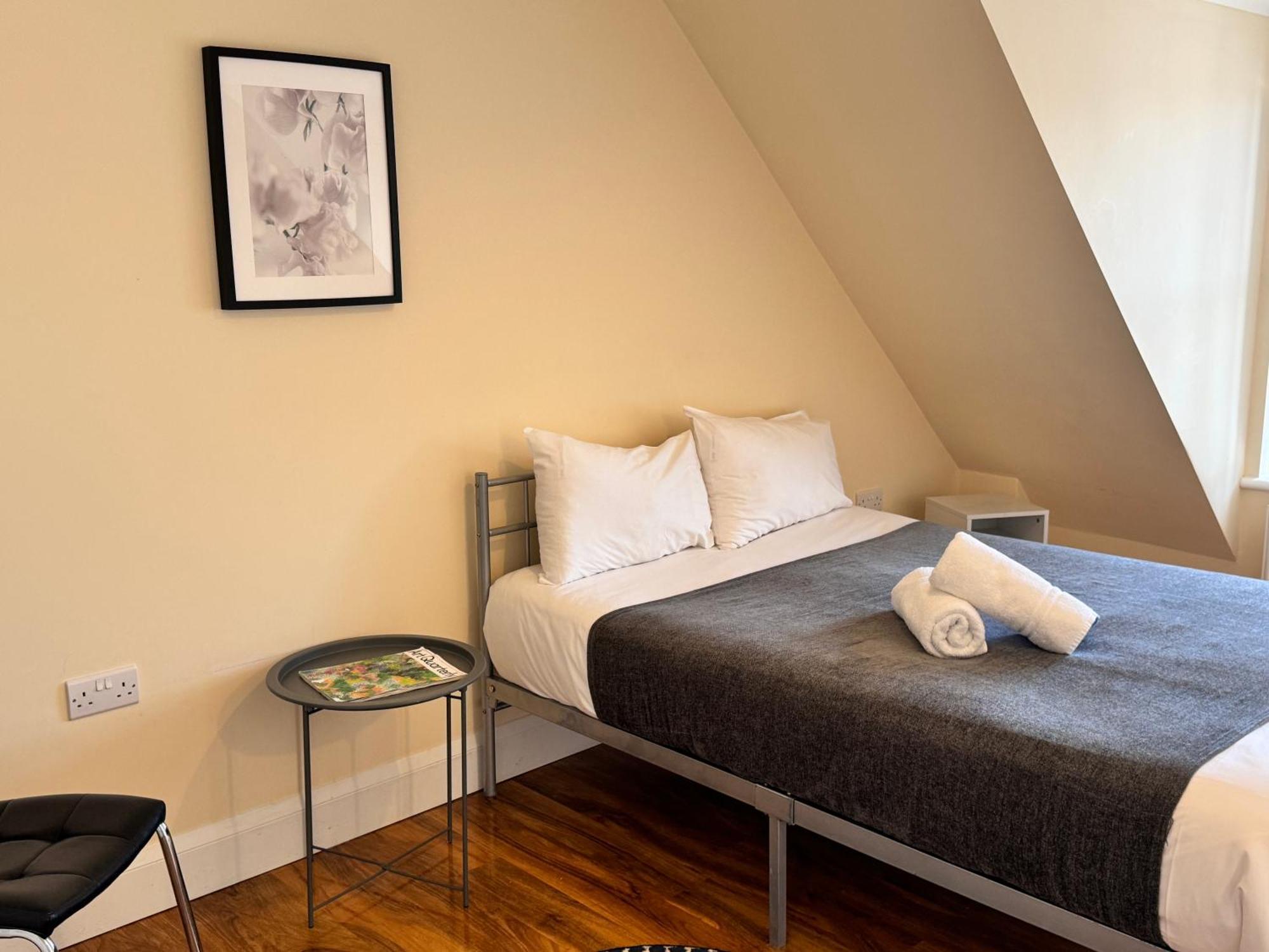 Relaxing Airport Rooms Stanwell Exteriör bild