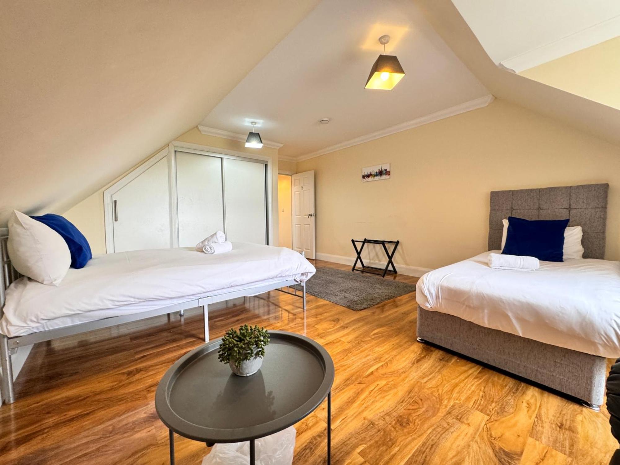Relaxing Airport Rooms Stanwell Exteriör bild