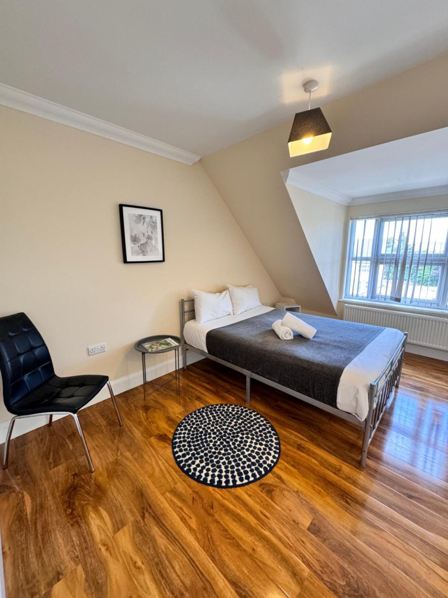 Relaxing Airport Rooms Stanwell Exteriör bild