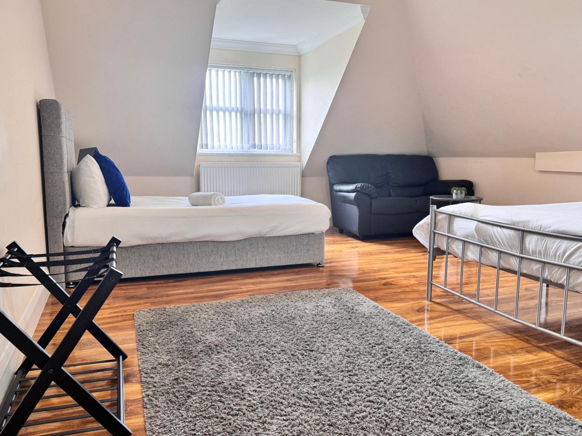 Relaxing Airport Rooms Stanwell Exteriör bild
